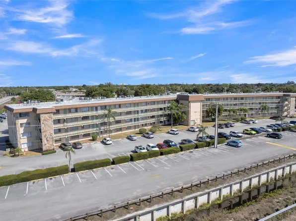 300 Village Green Circle #210, Palm Springs, FL 33461