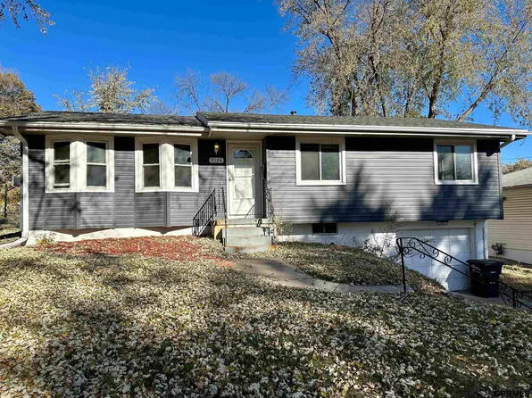 9124 Taylor St, Omaha, NE 68134