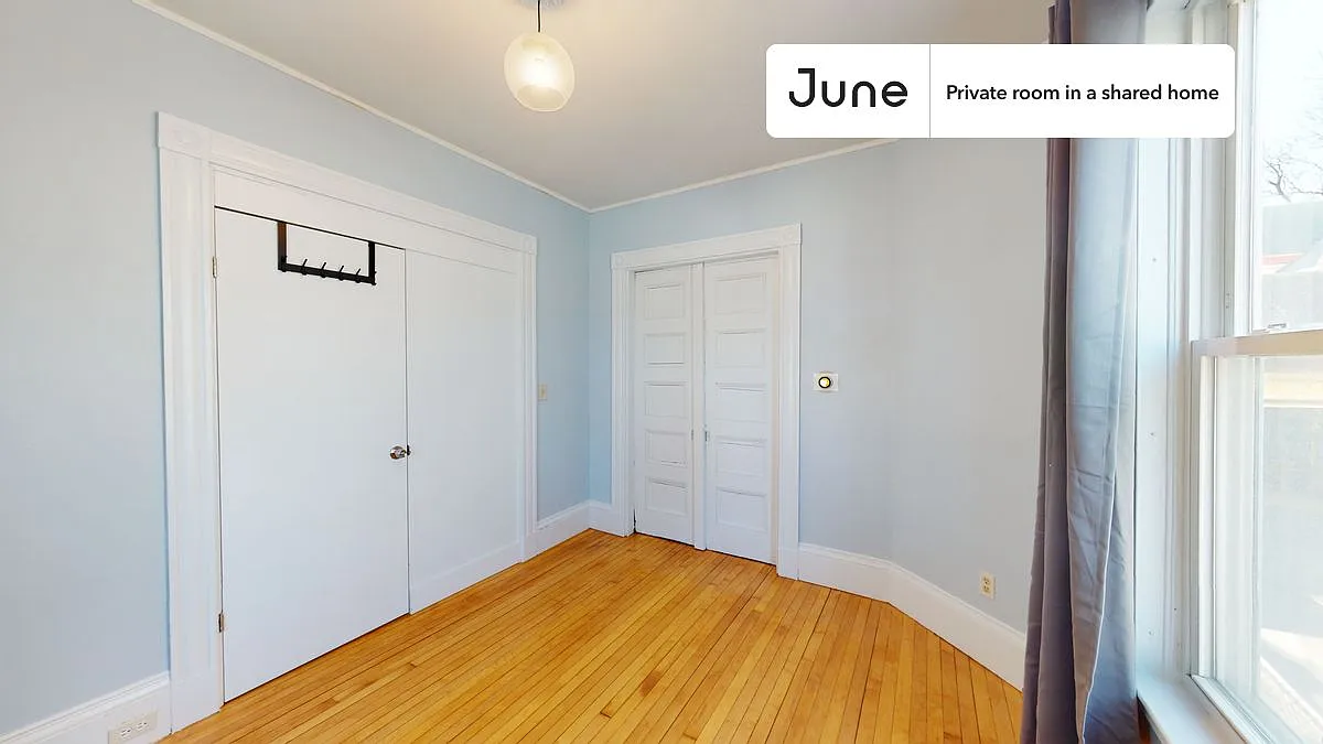 Full bedroom in 6 bed/1.5 bath home in Brighton #587 F — Photo 3