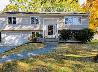 4 Hancock Rd, Barrington, RI 02806