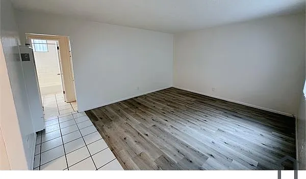 911 E 10th St #2 — Photo 1