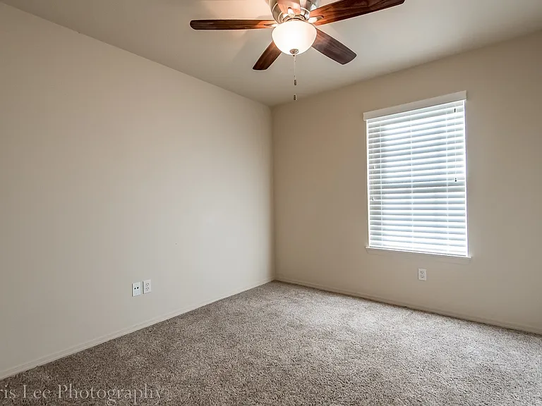 1278 N Heritage Ave — Photo 12