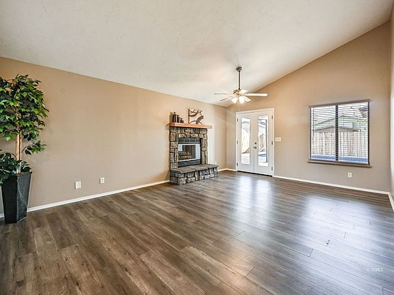 5th image of 809 Janelle Ct