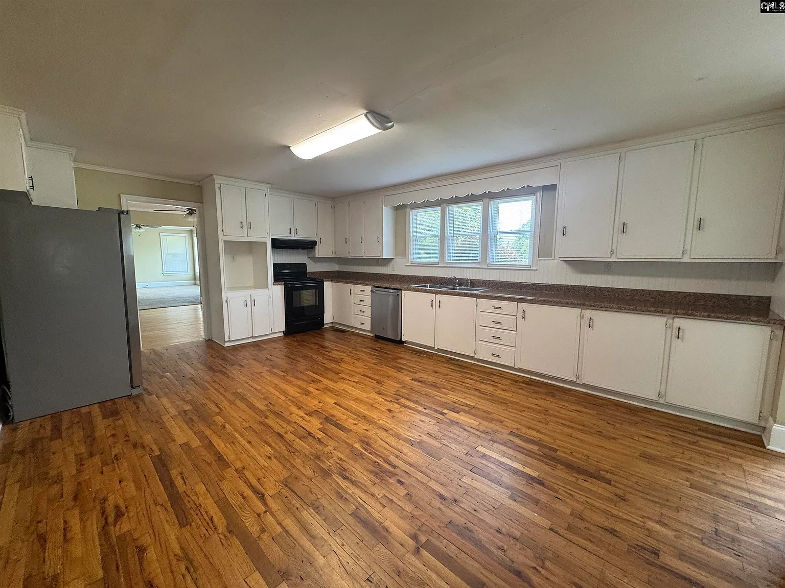 4 bed, 2959 sqft, $2,350 — Photo 4
