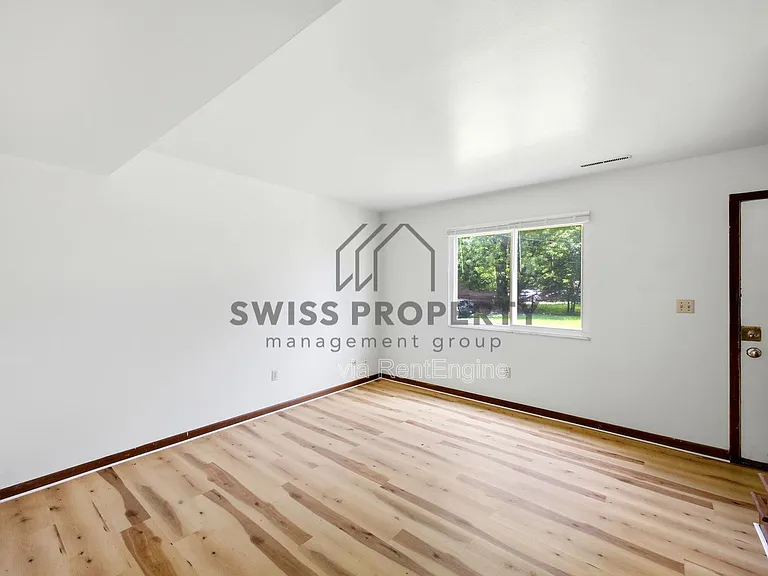1579 Briarwood Ave — Photo 6