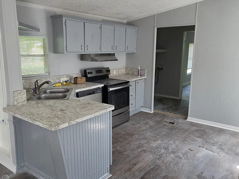 1545 Swan Ct — Photo 6