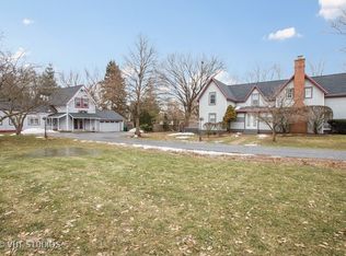 275 S McHenry Ave, Crystal Lake, IL 60014