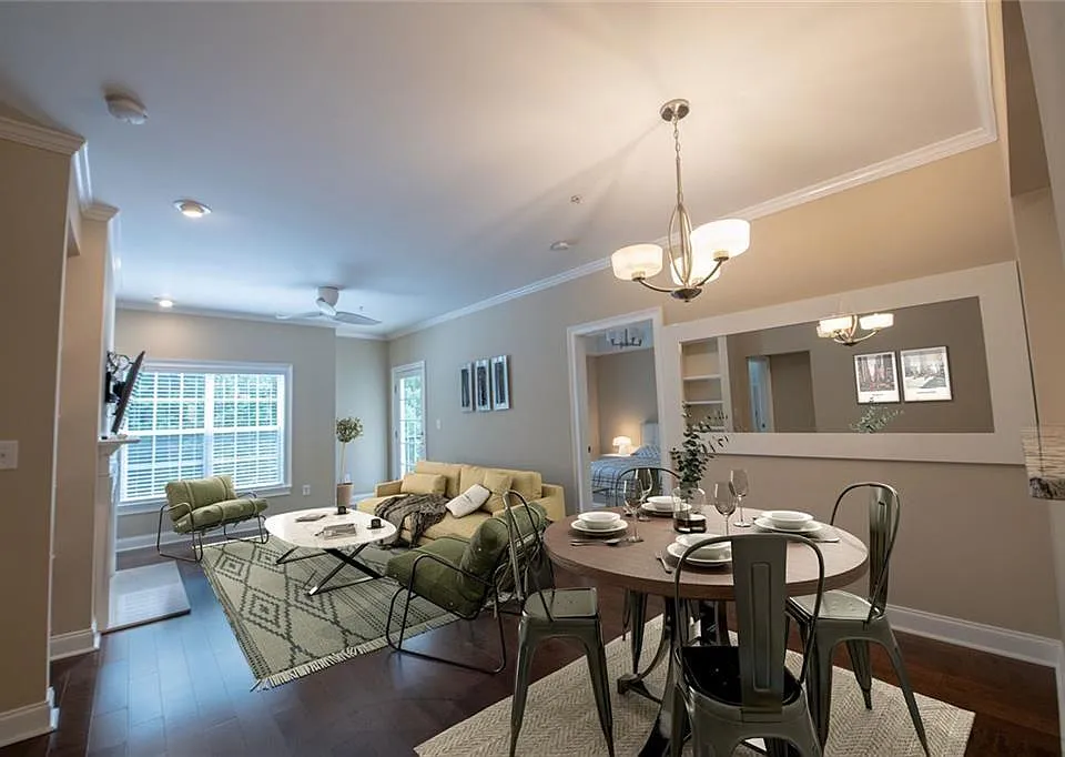 3275 Lenox Rd NE #207