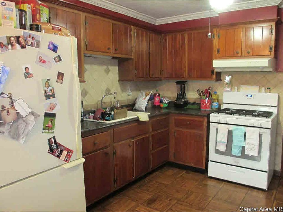 2nd image of 105 Cottage Ln