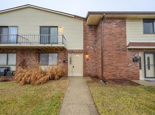 126 Greenwood Trl N, Greenwood, IN 46142