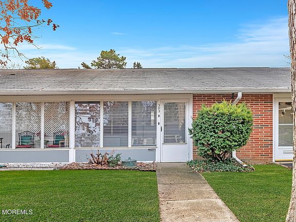 5th image of 303B Malvern Court