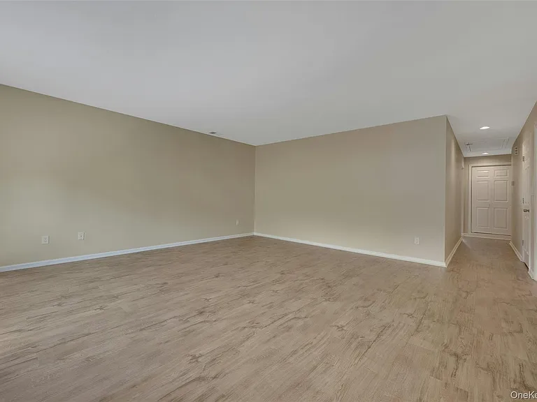19 Edison Pl #2 — Photo 4