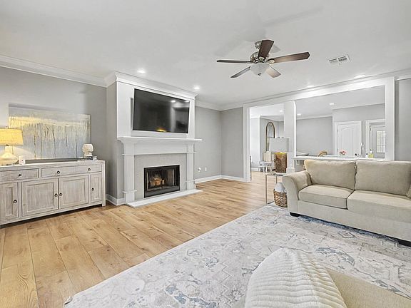 5th image of 439 Windward Dr
