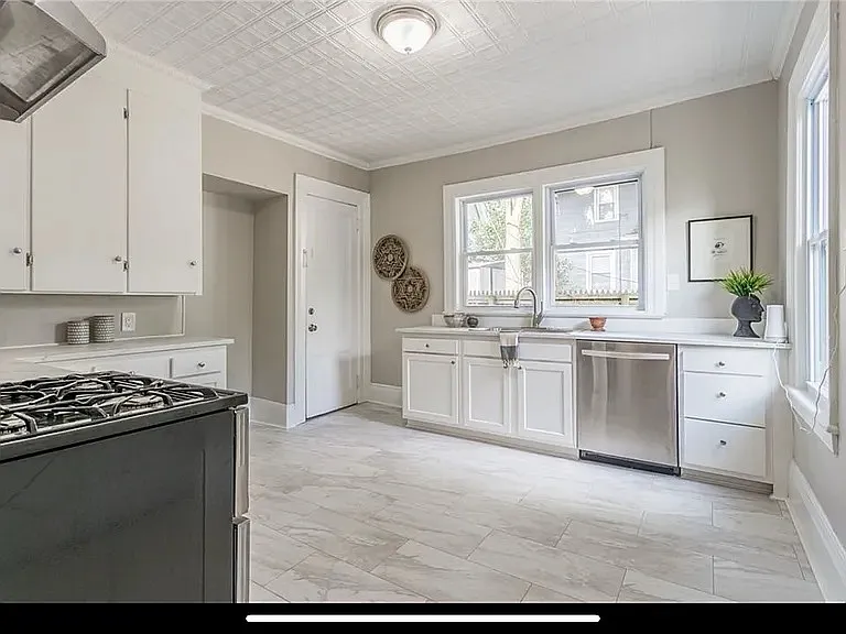 31 Woodlawn St — Photo 6