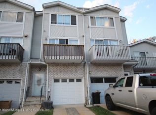 9 Sunset Ln, Staten Island, NY 10307