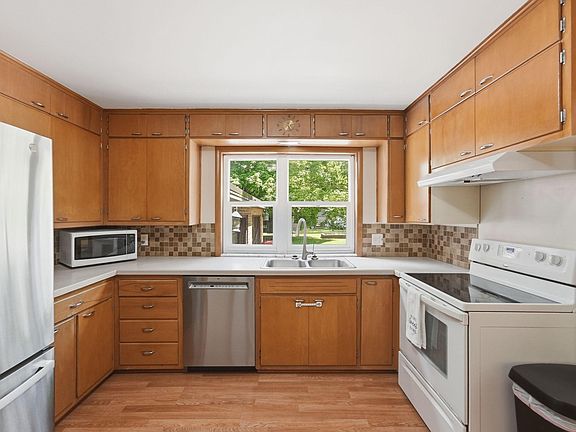 5th image of 1221 Douglas St