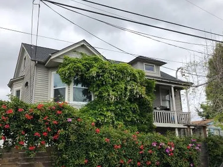 828 Milton St — Photo 10