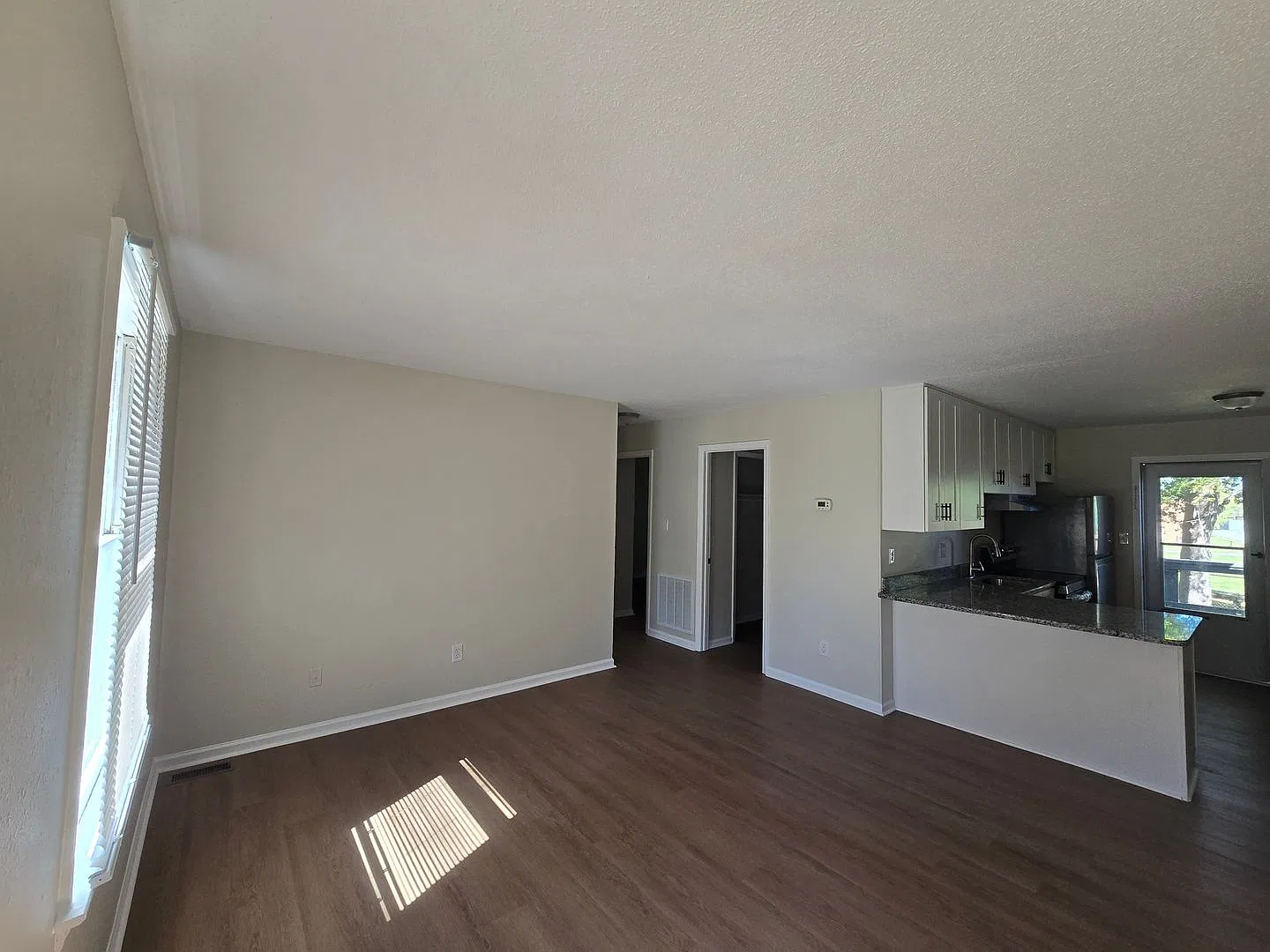 412 Hill St — Photo 4
