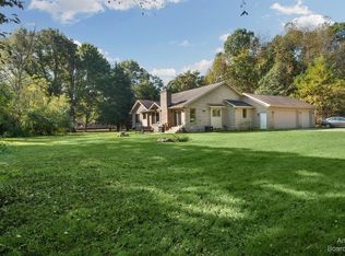 3202 Timberway Dr, Pinckney, MI 48169