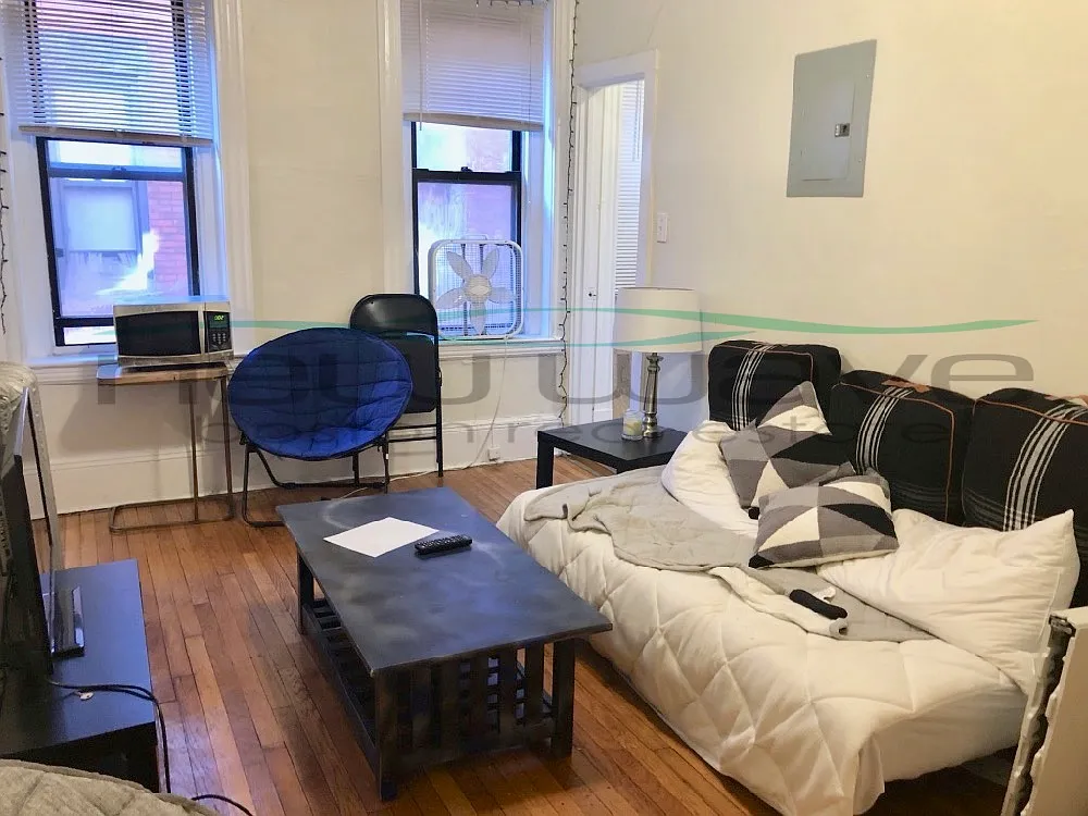 2 bed, 600 sqft, $3,700 — Photo 2
