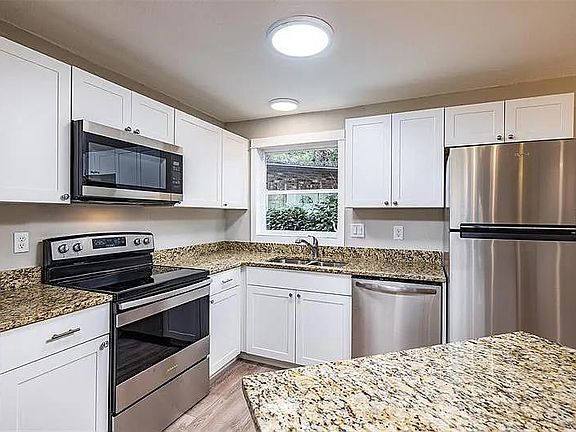 3rd image of 997 Cederwood Dr