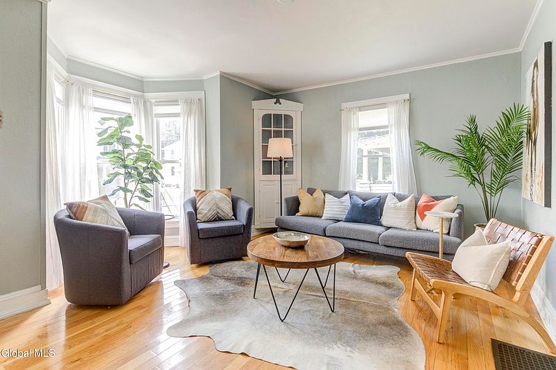 3rd image of 121 Lincoln Avenue