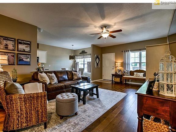 Fresh interior paint throughout the home. Light and bright great room!