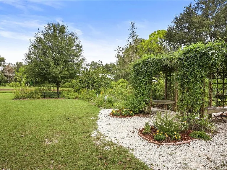 11709 Clubhouse Dr — Photo 39