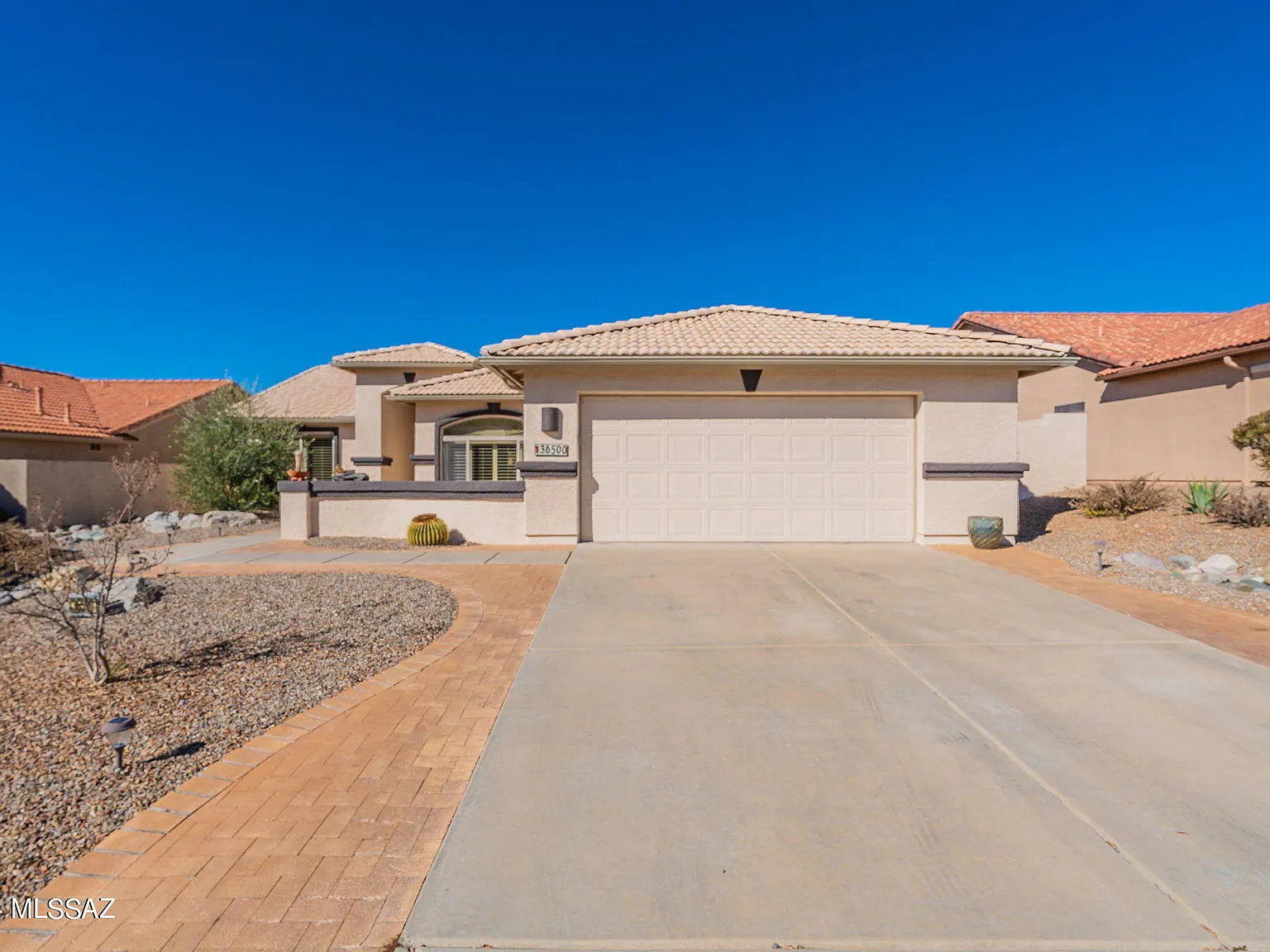 2 bed, 1.5 bath, 1913 sqft, $4,200 — Photo 2