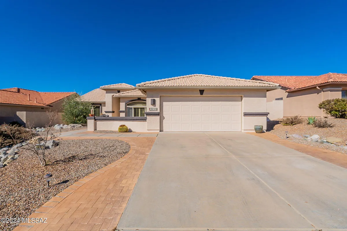 Building Photo - 36500 S Rock Crest Dr