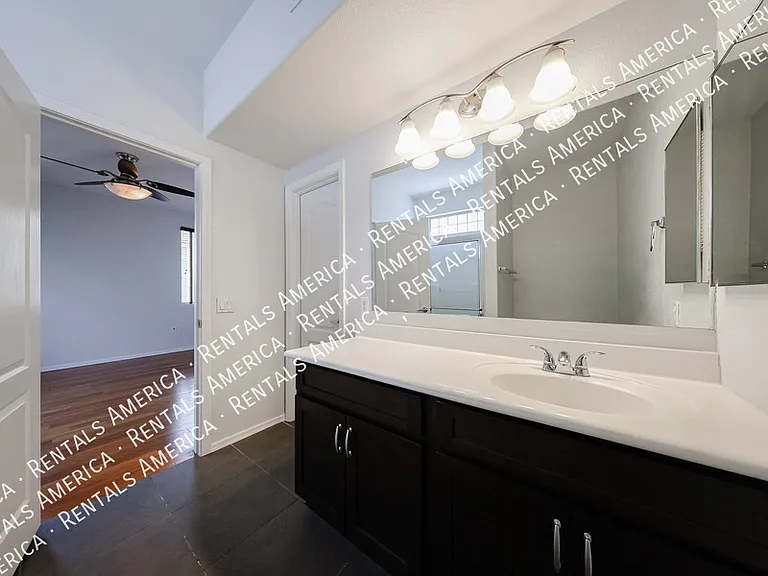 2402 E 5th St #1515 — Photo 22