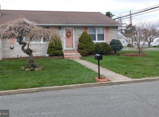 2 Thorntown Ln, Bordentown, NJ 08505