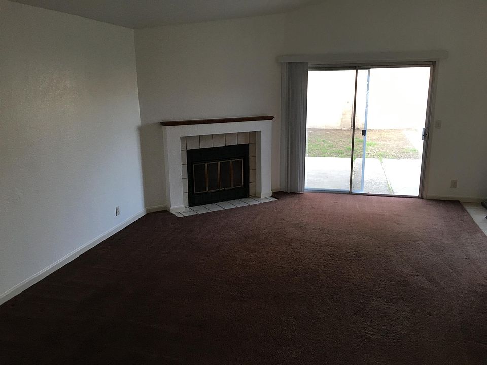 1st image of 365 Hawthorne Dr