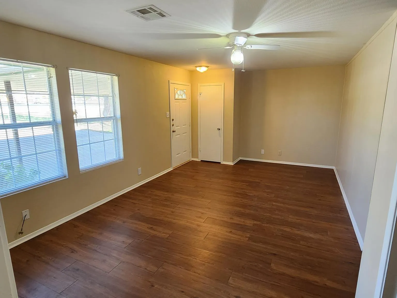2 bed, 1090 sqft, $1,500 — Photo 2