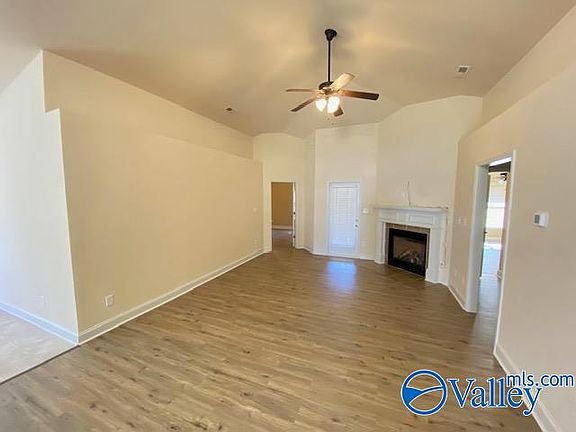 5th image of 109 Oak Shade Dr