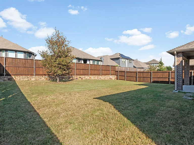 1413 Lake Grove Dr — Photo 34