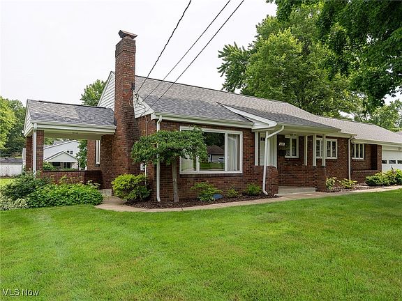 4th image of 221 Nesbitt St