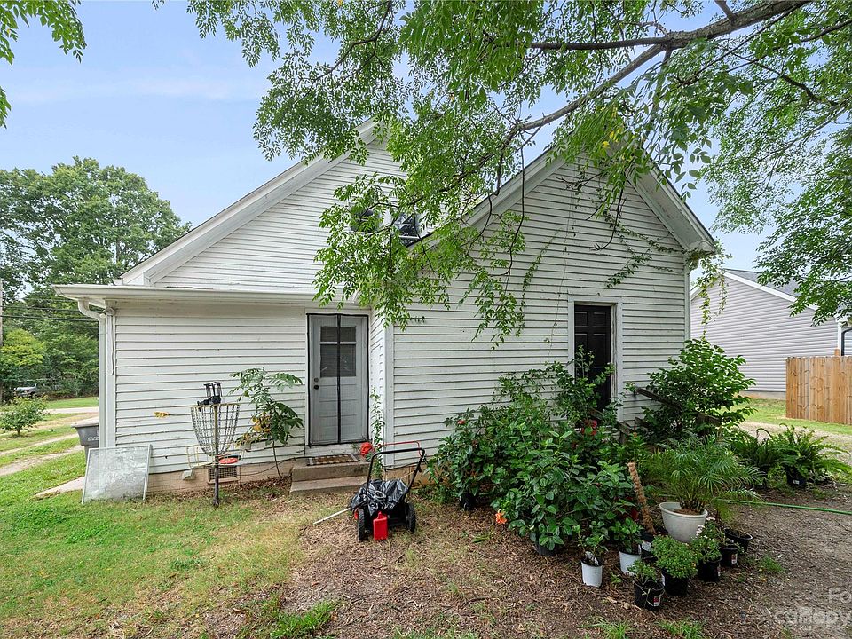 2nd image of 523 Old Centergrove Rd