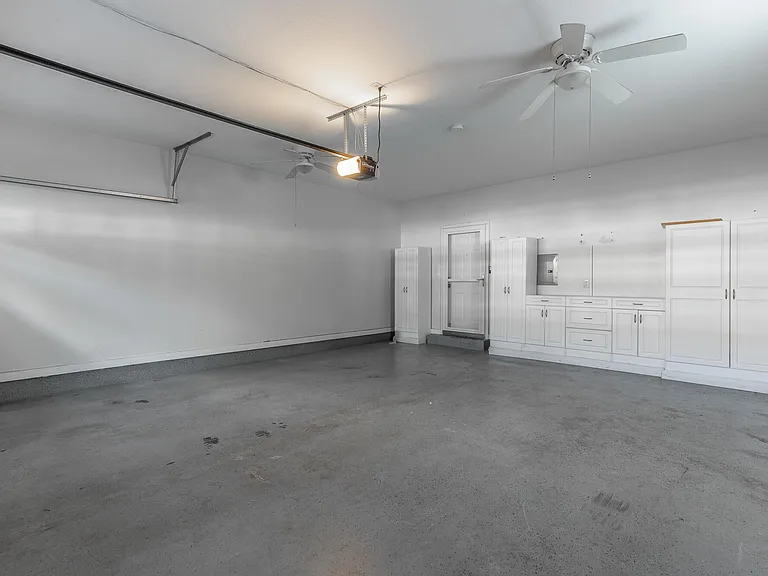 2105 Regency Ct — Photo 31