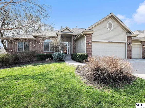 10201 Cimarron Woods Dr, La Vista, NE 68128