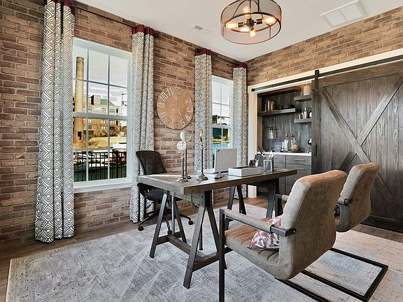 HHHunt HomesCameron-print-003-56-Flex Room-4200x2800-300dpi