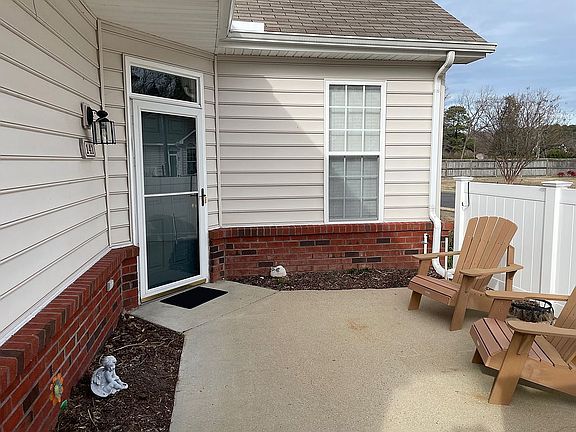 Cozy Patio w/ Privacy Fence