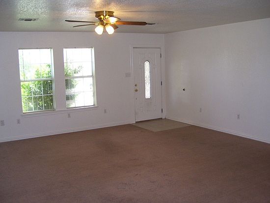 3rd image of 605 Shady Grove Dr #1
