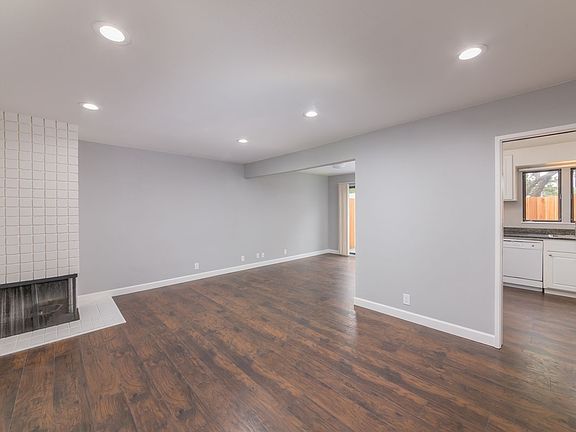 3rd image of 1965 Desert Cir APT 3