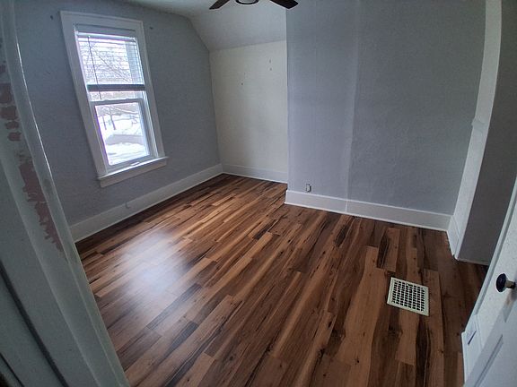 5th image of 187 W 22nd St