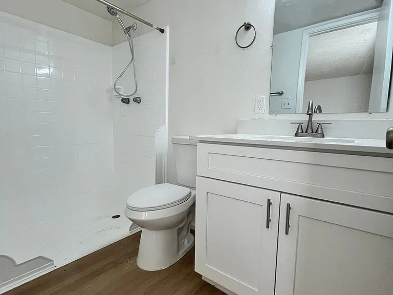 Catalina View Apartments — Photo 104