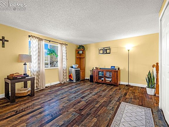 3rd image of 115 Cherry Cir