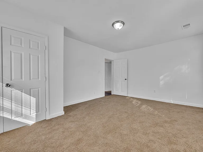 2348 Court R — Photo 33
