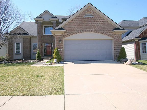 3rd image of 376 Sedgewood Ln
