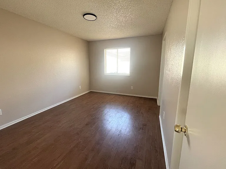 8712 California City Blvd #1-6 — Photo 10